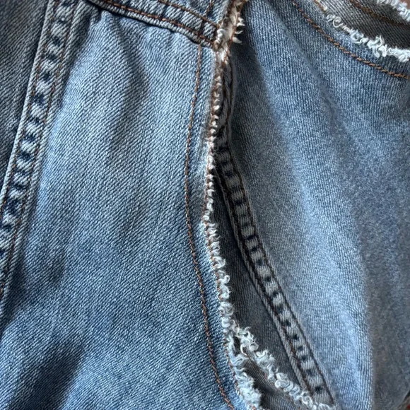 Torrid Blue Denim Sleeveless Cropped Vest Frayed Arm Opening Size 1 14/16 1X - Picture 6 of 9